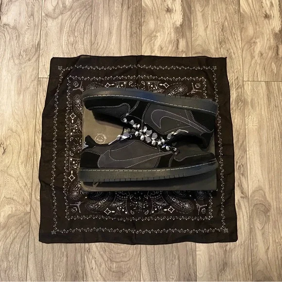 Jordan 1 low phantoms size 13 worn couple times cleaning out my closet need gone Shoes crumbling over time if not worn main image 4
